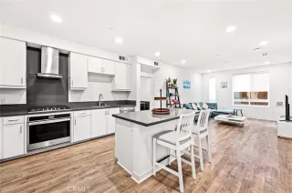 Photo #3: CV24168525 Listing