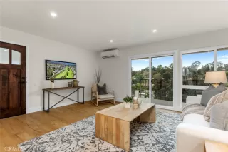 Photo #3: CV24239127 Listing