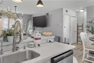 Photo #5: CV25041374 Listing 