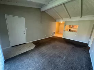 Photo #4: CV25052677 Listing 