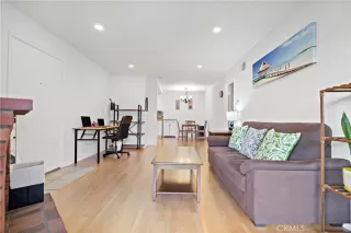 Photo #3: CV25056446 Listing