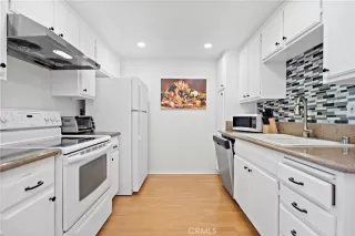 Photo #5: CV25056446 Listing