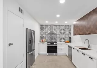 Photo #5: CV25086472 Listing 