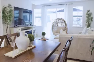 Photo #4: CV25087111 Listing