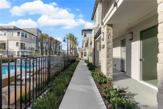 Photo #5: CV25100058 Listing 