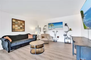 Photo #4: CV25112675 Listing 