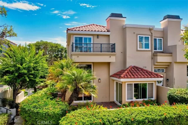 MLS: CV25167998 Condo For Sale