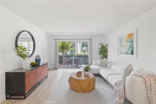 Photo #1: CV25176494 Listing