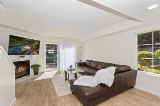 Photo #4: CV25230963 Listing