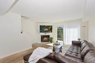 Photo #5: CV25230963 Listing