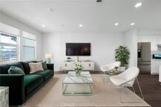 Photo #3: CV25242974 Listing 