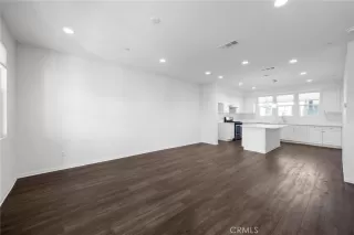 Photo #5: CV25242974 Listing 