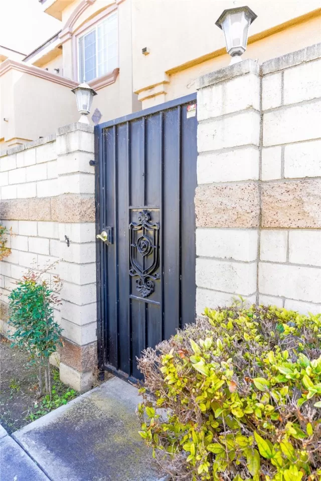 MLS: CV25243462 Condo For Sale