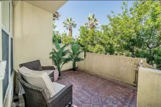 Photo #4: CV25250153 Listing