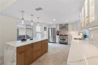 Photo #4: CV25257369 Listing