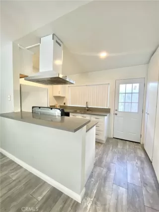 Photo #4: CV25260887 Listing 