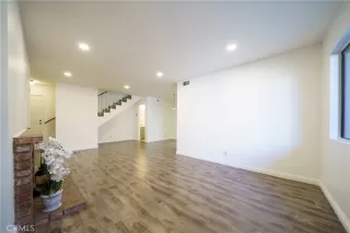 Photo #6: CV25270561 Listing 