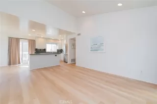 Photo #4: CV26013345 Listing