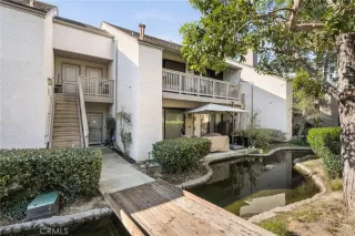 Browse active condo listings in LAKESIDE I