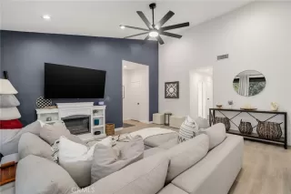 Photo #3: CV26014419 Listing 