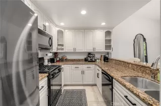 Photo #6: CV26014419 Listing 