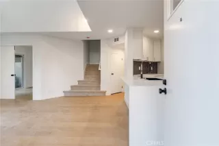 Photo #4: CV26019370 Listing 