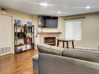 Photo #3: CV26020275 Listing