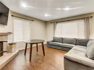 Photo #4: CV26020275 Listing