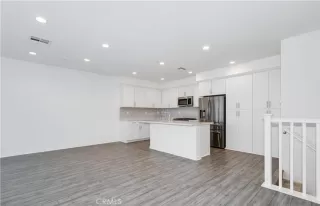 Photo #2: CV26026776 Listing