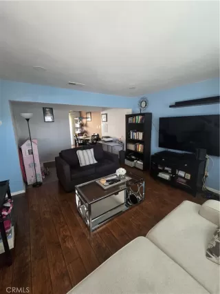 Photo #4: CV26029903 Listing 