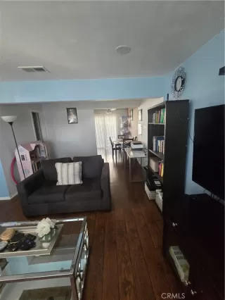 Photo #5: CV26029903 Listing 