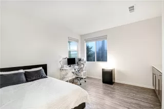 Photo #4: CV26031452 Listing 