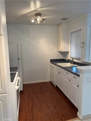 Photo #5: CV26033147 Listing 