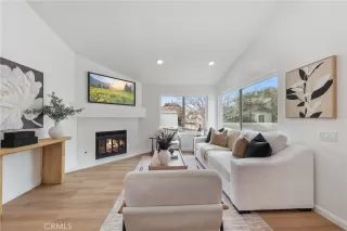 Photo #5: CV26037334 Listing