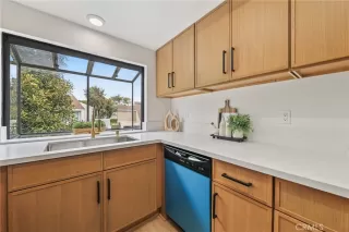 Photo #6: CV26037334 Listing