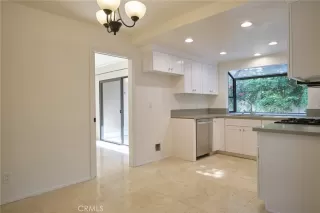 Photo #5: CV26039379 Listing 