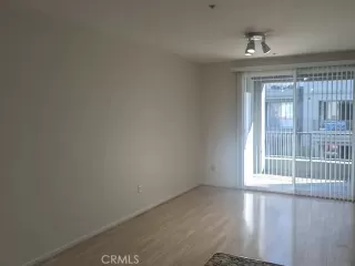 Photo #5: CV26039383 Listing 