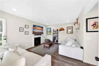 Photo #5: CV26044011 Listing