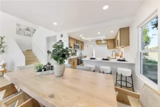 Photo #6: CV26058562 Listing 