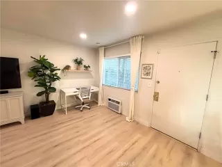 Photo #6: CV26078468 Listing 