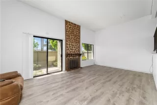 Photo #3: CV26080838 Listing 