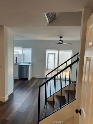 Photo #6: CV26091380 Listing 