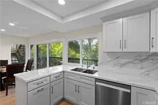 Photo #5: CV26092535 Listing 