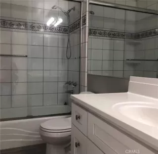 Photo #5: CV26123425 Listing