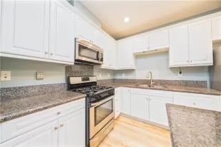 Photo #5: CV26127625 Listing 