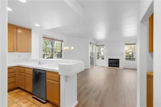 Photo #5: CV26130942 Listing