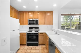 Photo #6: CV26130942 Listing