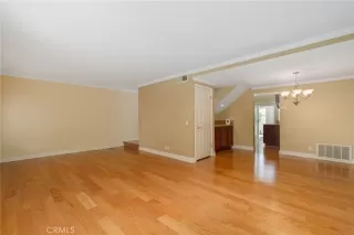 Photo #5: CV26143324 Listing