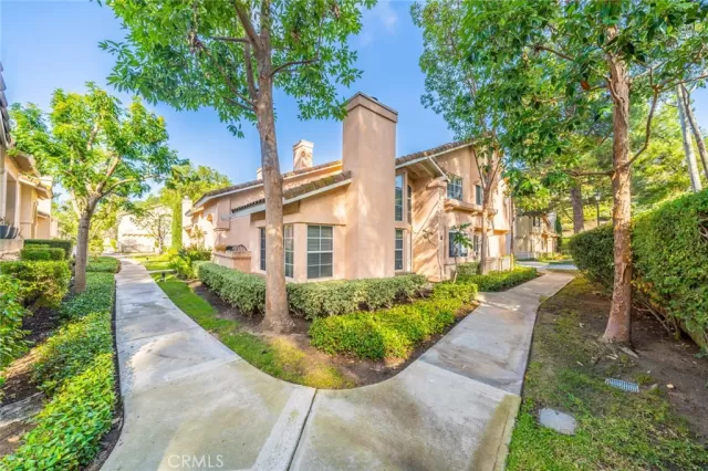 MLS: DW22230856 Condo For Sale