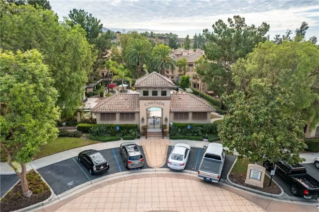 MLS: DW23016645 Condo For Sale